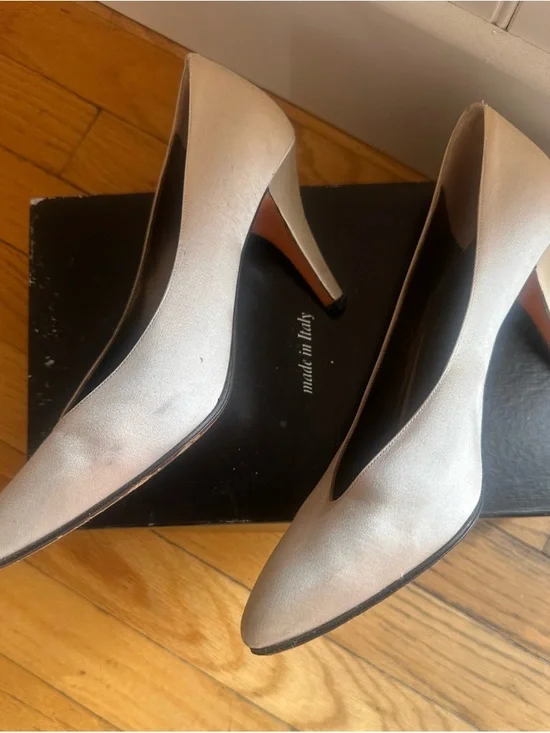 Vintage 1980s Yves Saint Laurent Cream Satin Pointed-Toe Pumps - Picture 2 of 5